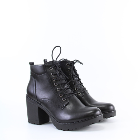 Ботинки на массивной подошве